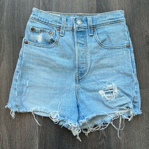 Levi’s Ribcage Shorts